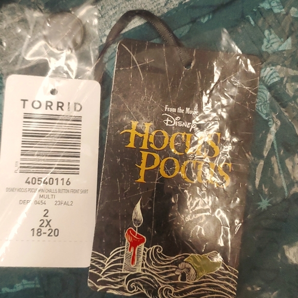 ❤️NWT VINTAGE TORRID DISNEY HOCUS POCUS SKIRT - MINI CHALLIS SANDERSON SISTERS - Picture 8 of 14
